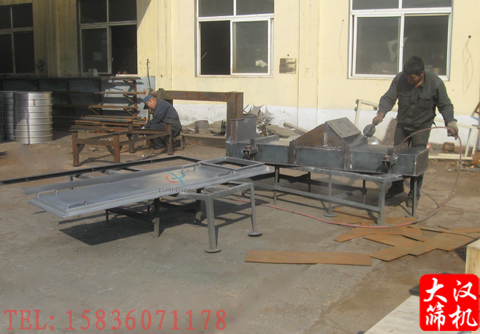 520單層直線振動篩噴漆現(xiàn)場